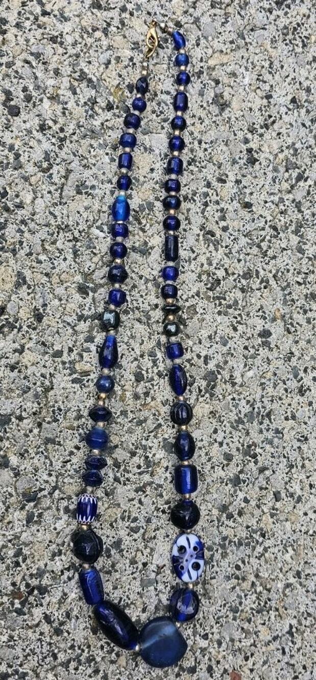 VTG Venetian Glass Cobalt Blue & White Beaded Necklace 21"